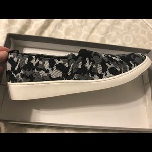 NWT Adam Tucker by Me Too black/white camo loafers